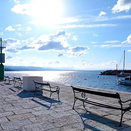 Studio Apartment Surf By The Sea Opatija Exteriör bild