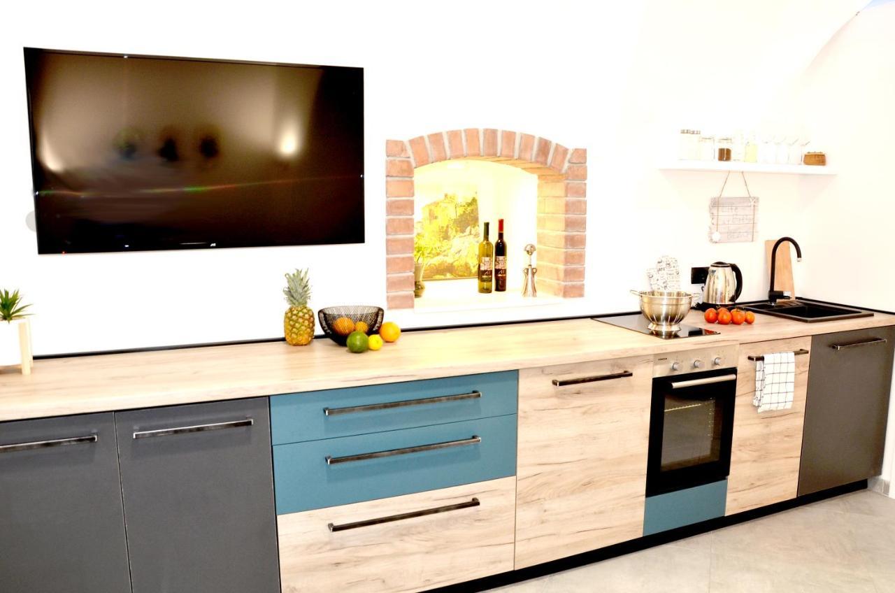 Studio Apartment Surf By The Sea Opatija Exteriör bild
