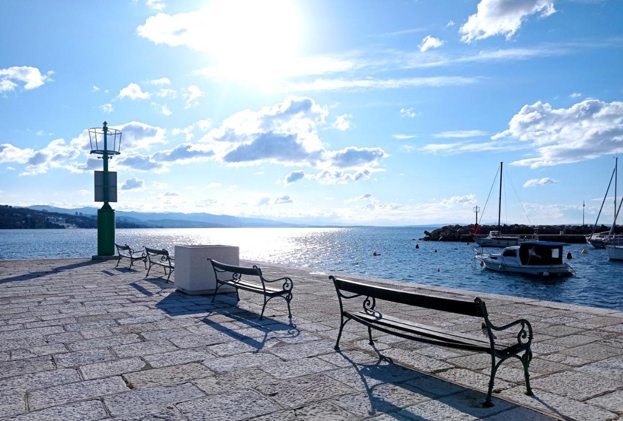 Studio Apartment Surf By The Sea Opatija Exteriör bild
