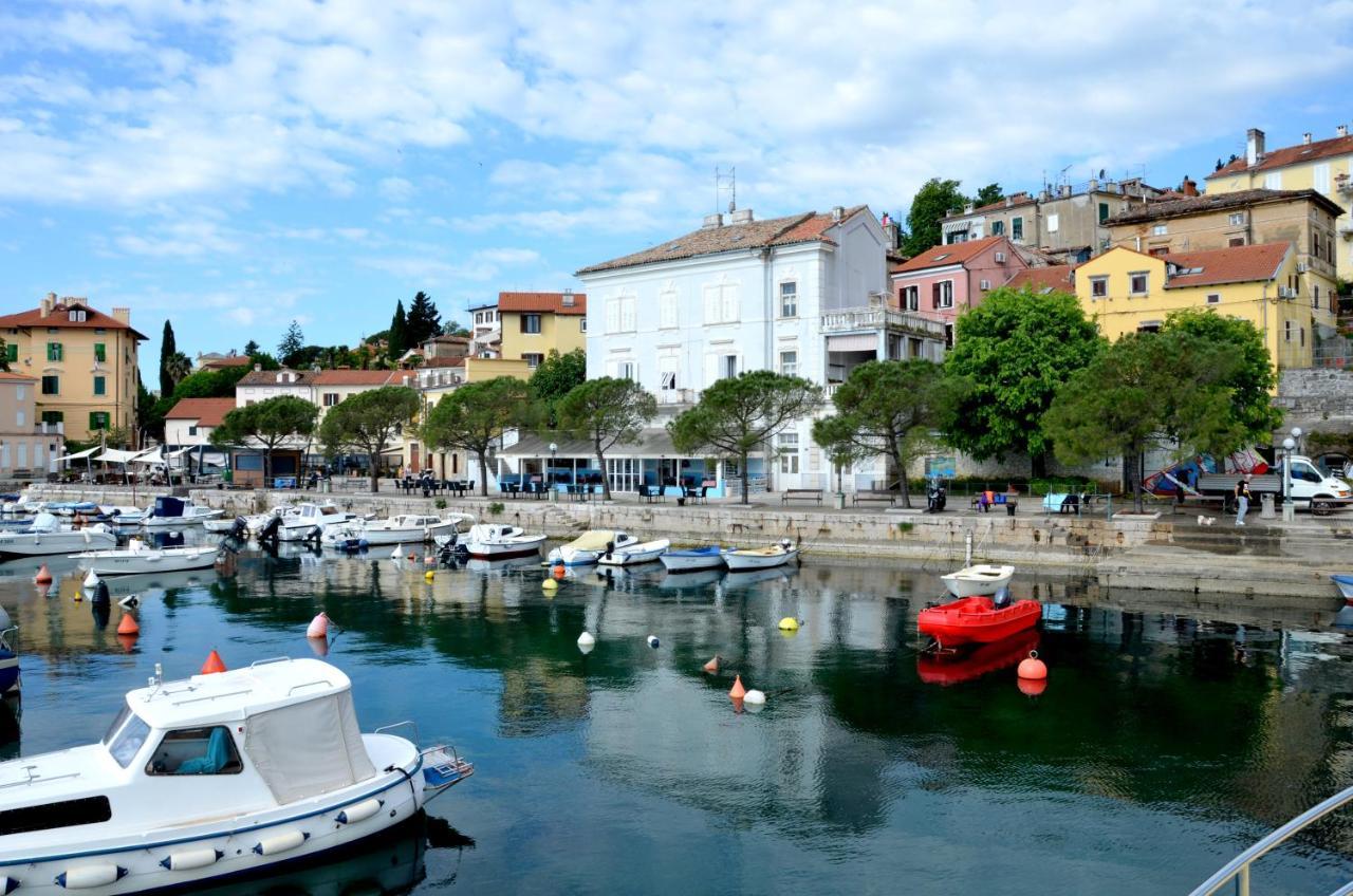 Studio Apartment Surf By The Sea Opatija Exteriör bild