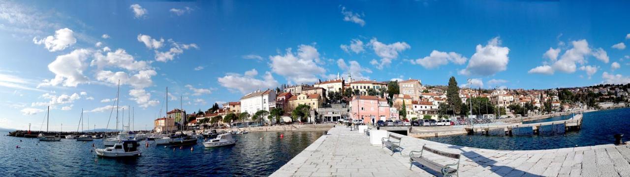 Studio Apartment Surf By The Sea Opatija Exteriör bild